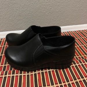 Woman dansko shoe (clogs) size 38